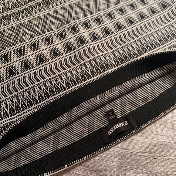 Express Pattern Mini Skirts - Picture 6 of 11